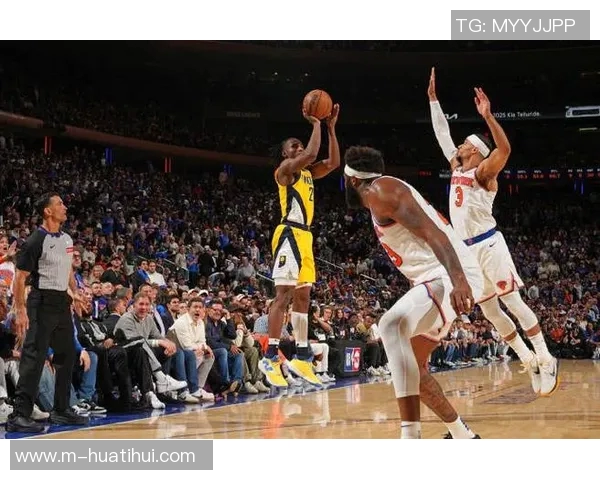 内史密斯表现稳健贡献12分关键时刻三分球助力球队胜利