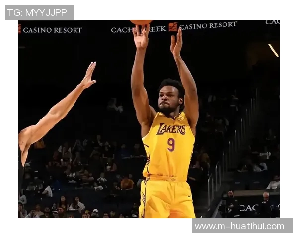 布朗尼单臂补扣震撼全场克内克特称赞他是兄弟太燃了