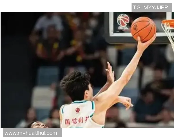 杨瀚森首节短暂出场表现平平仅得1篮板无得分贡献